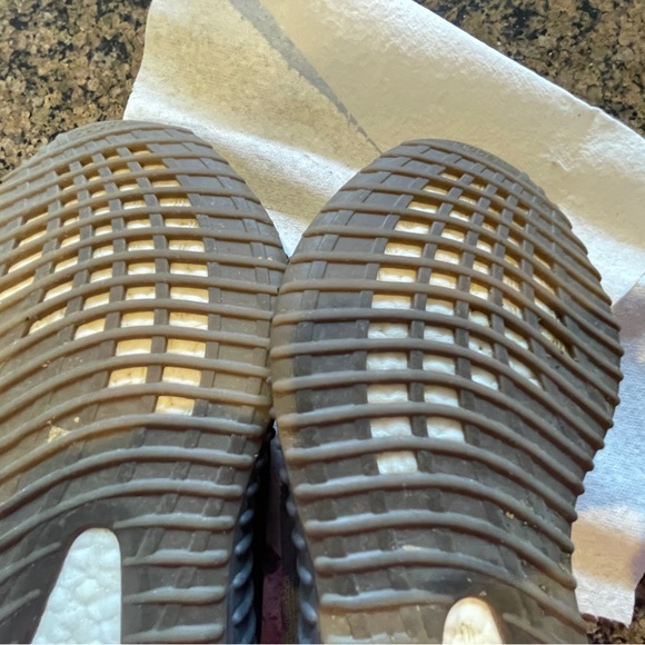 Yeezy Boost 350 size 6.5 men 7.5 women - Picture 7 of 7